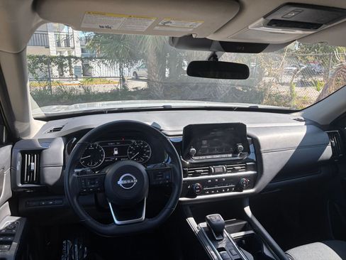 Used 2025 Nissan Pathfinder SV image 36