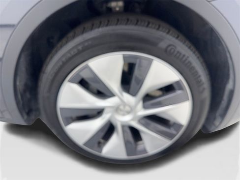 Used 2024 Tesla Model Y Long Range image 79