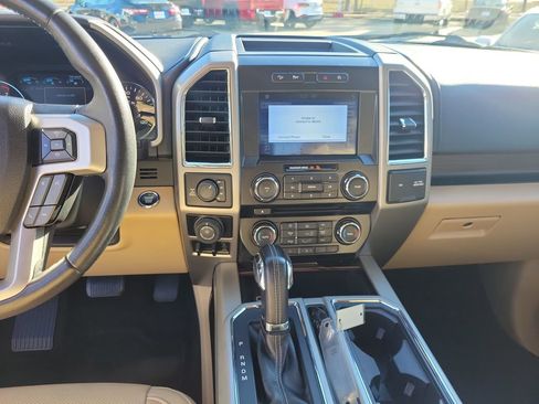 Used 2017 Ford F150 Lariat image 18