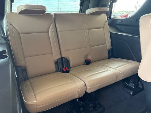 Used 2021 Chevrolet Tahoe Premier w/ Premium Package RWD image 21