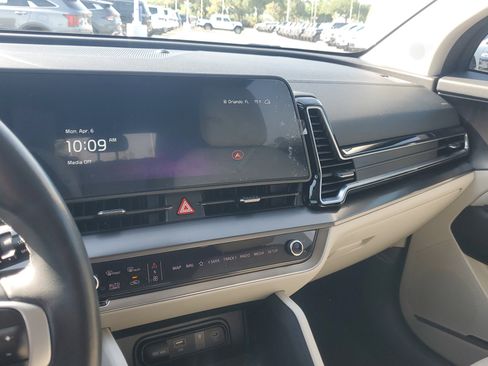 Used 2025 Kia Sportage EX image 18