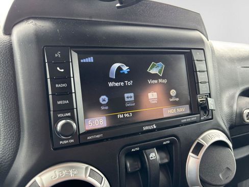 Used 2017 Jeep Wrangler Sahara w/ Connectivity Group AWD/4WD image 21