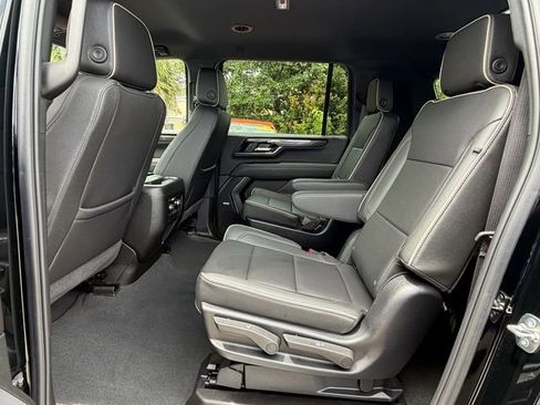 Used 2025 GMC Yukon XL Elevation w/ LPO, Yukon Black Package RWD image 14