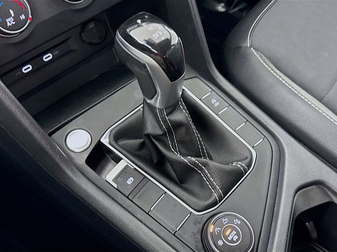 Certified 2022 Volkswagen Taos SE image 18