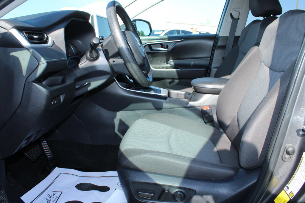 Used 2025 Toyota RAV4 XLE FWD image 33