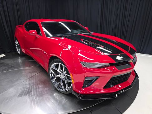 Used 2016 Chevrolet Camaro SS RWD image 5