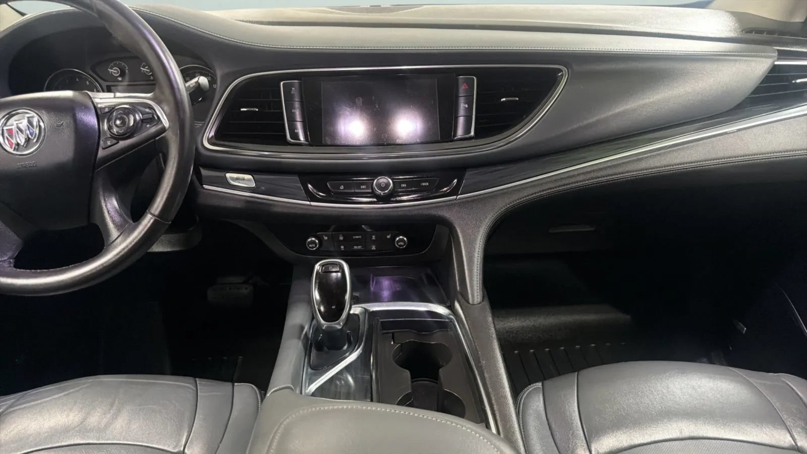 Used 2020 Buick Enclave Essence w/ Sound and Sites Package AWD/4WD image 17