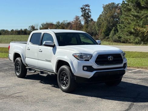 Used 2017 Toyota Tacoma SR5 image 1
