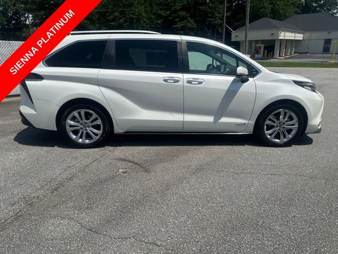 Used 2021 Toyota Sienna Platinum FWD image 9