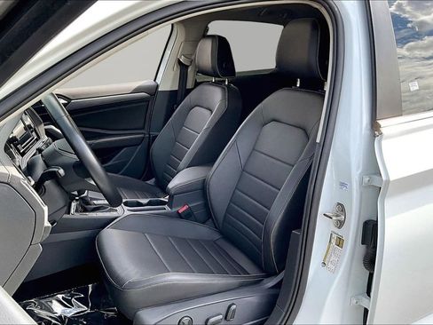 Used 2023 Volkswagen Jetta SE FWD image 19