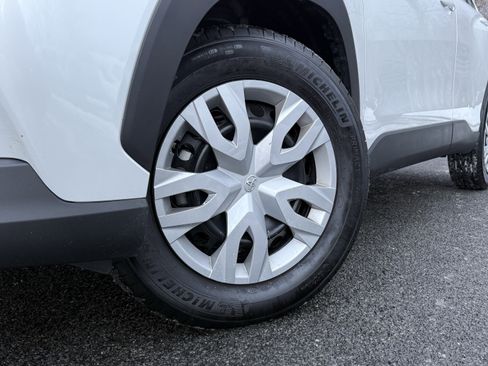 Used 2022 Toyota Corolla Cross L image 4