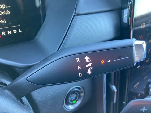 Used 2024 GMC Acadia Elevation image 23