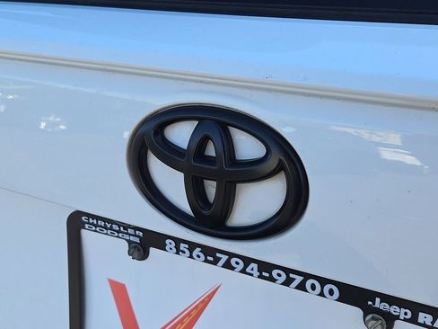 Used 2019 Toyota RAV4 XLE w/ Convenience Package image 32