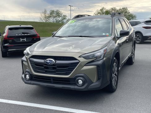 Certified 2025 Subaru Outback Premium w/ Popular Package #1A AWD/4WD image 2