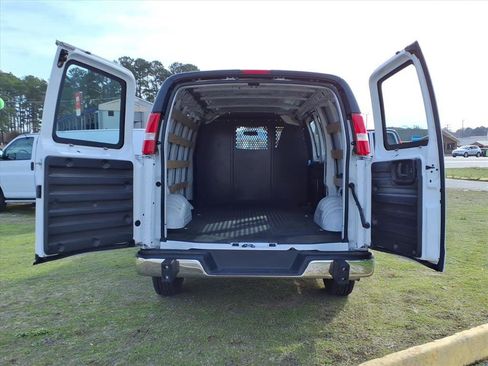 Used 2024 GMC Savana 2500 w/ Driver Convenience Package image 7