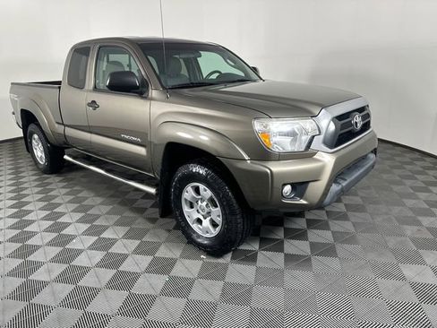 Used 2015 Toyota Tacoma 4x4 Access Cab V6 w/ TRD Off-Road Package image 11