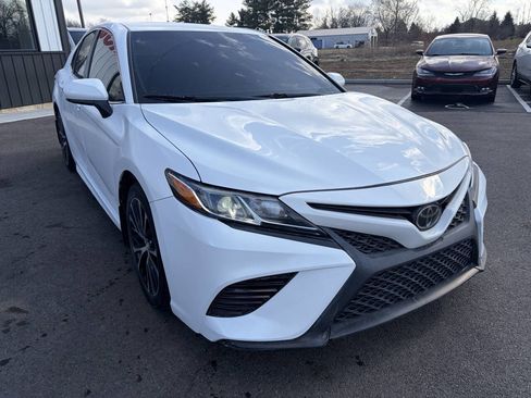 Used 2020 Toyota Camry SE image 4
