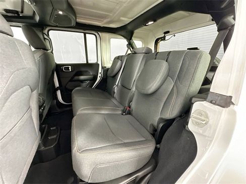 Used 2024 Jeep Wrangler Unlimited Sahara image 25