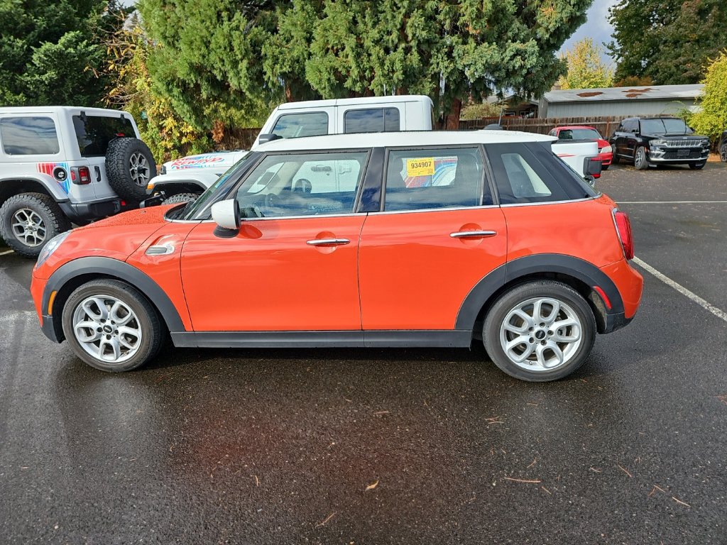 Used 2021 MINI Cooper 4-Door Hardtop FWD image 3
