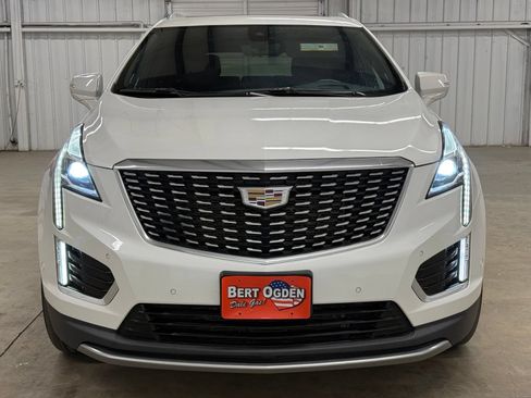 Used 2022 Cadillac XT5 Premium Luxury w/ Technology Package FWD image 2