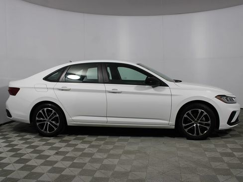 Used 2025 Volkswagen Jetta Sport FWD image 33