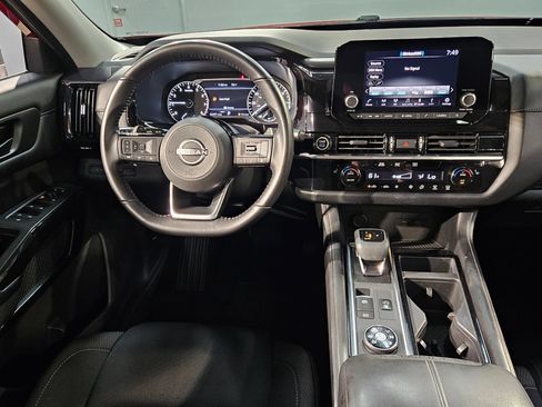 Used 2023 Nissan Pathfinder SV AWD/4WD image 9