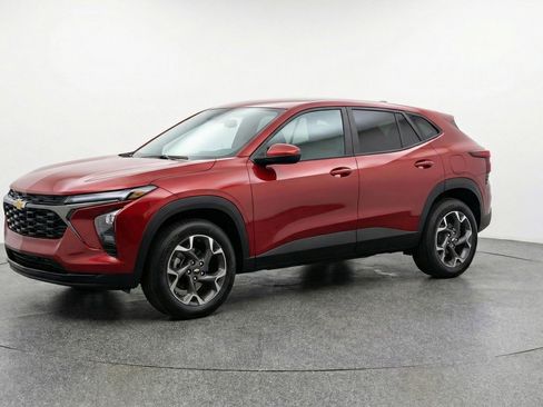 Used 2025 Chevrolet Trax LT image 3