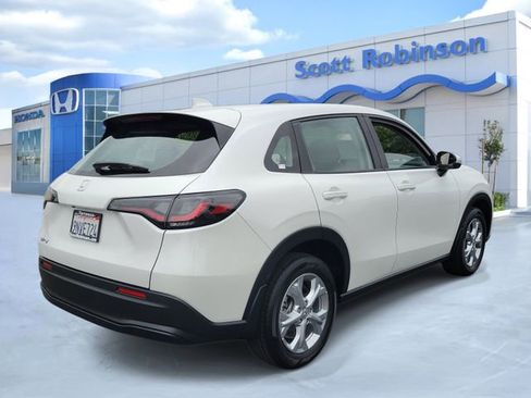 Certified 2025 Honda HR-V LX image 4