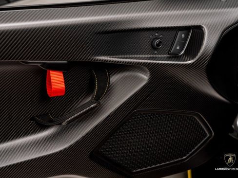 Used 2024 Lamborghini Huracan STO image 33