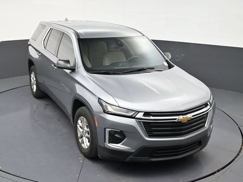 Used 2023 Chevrolet Traverse LS FWD image 18