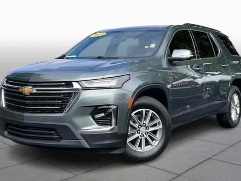 Used 2023 Chevrolet Traverse LT FWD image 1