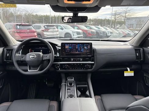 New 2026 Nissan Pathfinder Platinum image 8