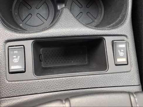 Used 2018 Nissan Rogue SV image 15