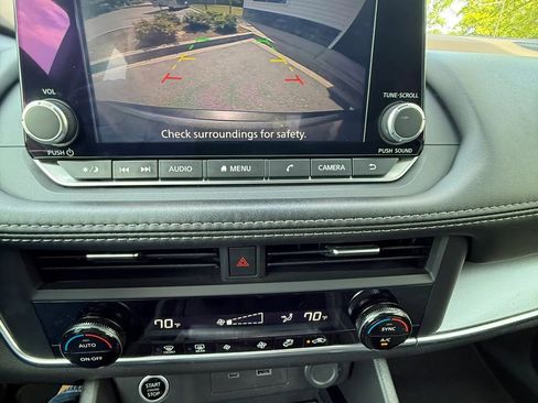 Used 2023 Nissan Rogue SV image 28