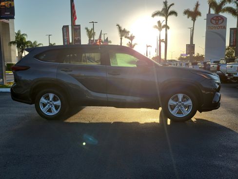 Used 2024 Toyota Highlander LE image 13