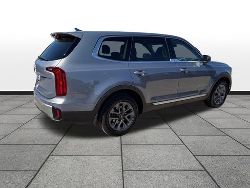 Used 2023 Kia Telluride LX FWD image 5