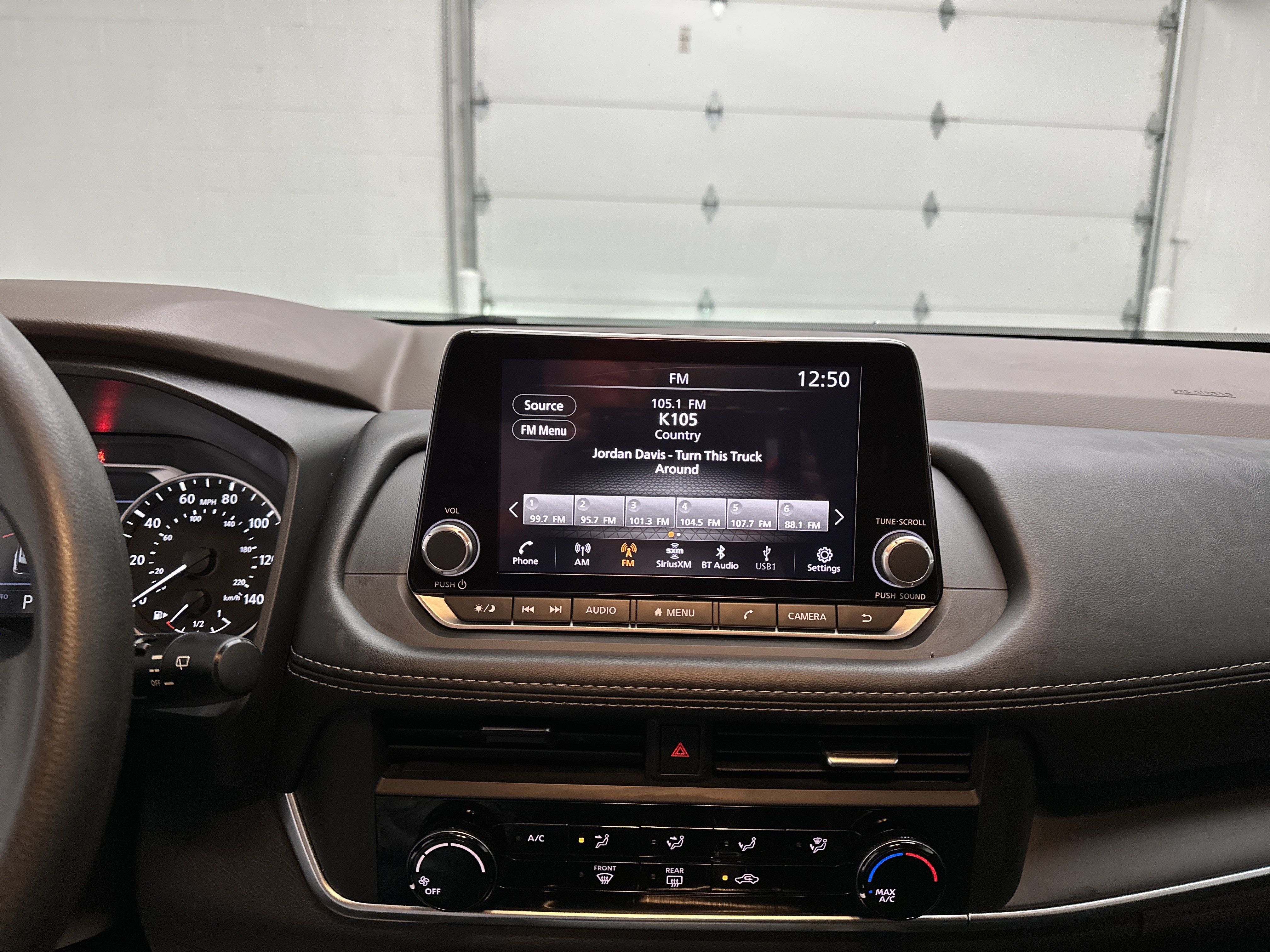 Used 2023 Nissan Rogue S AWD/4WD image 28