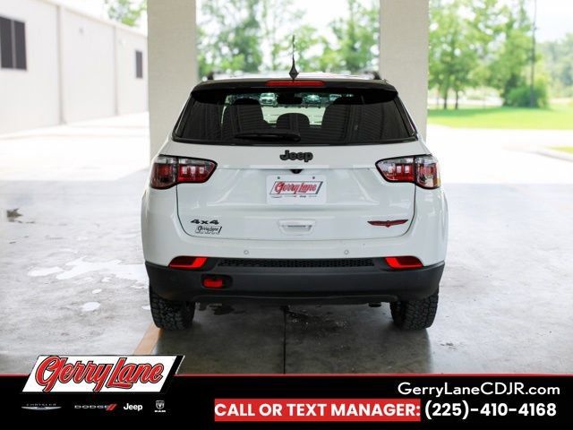 Used 2025 Jeep Compass Trailhawk AWD/4WD image 5