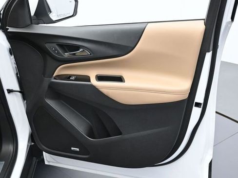 Used 2024 Chevrolet Equinox Premier FWD image 29