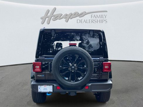 Used 2022 Jeep Wrangler Unlimited Sahara w/ Cold Weather Group image 42