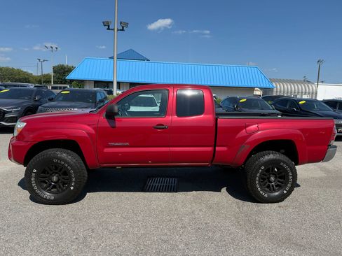 Used 2013 Toyota Tacoma 4x4 Access Cab V6 w/ SR5 Pkg image 2