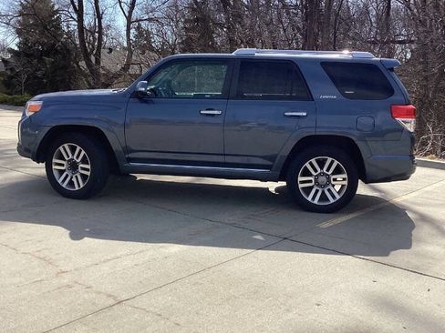 Used 2011 Toyota 4Runner Limited AWD/4WD image 6