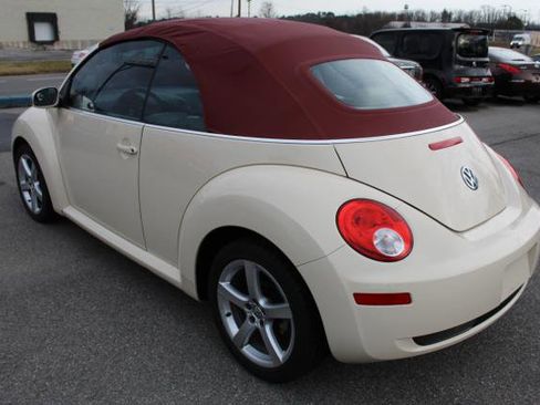 Used 2009 Volkswagen Beetle S image 7