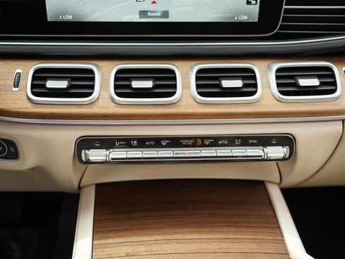 Used 2023 Mercedes-Benz GLS 450 4MATIC image 30