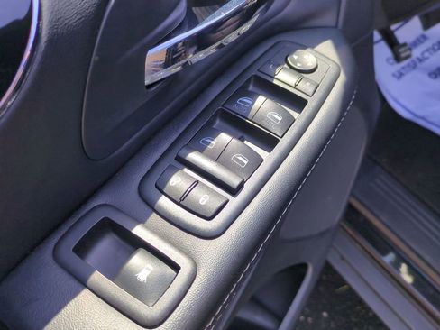 Used 2014 Dodge Grand Caravan SXT image 13