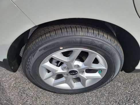 Used 2025 Kia Soul LX w/ LX Technology Package image 7