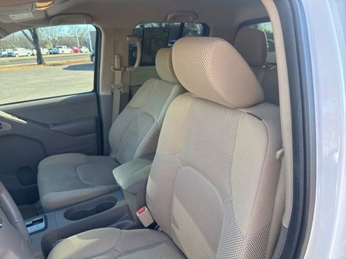 Used 2015 Nissan Frontier SV w/ SV Value Truck Package image 11