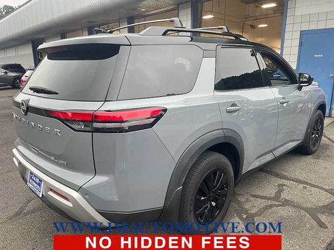 Used 2022 Nissan Pathfinder SL AWD/4WD image 5