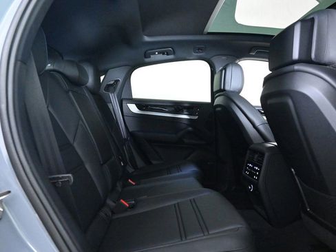 Certified 2025 Porsche Cayenne E-Hybrid Coupe image 20