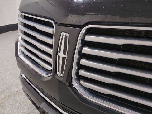 Used 2017 Lincoln Navigator Reserve image 15